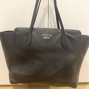 Gucci Shoulder Bag Swing Pebbled Medium Black Calfskin Tote